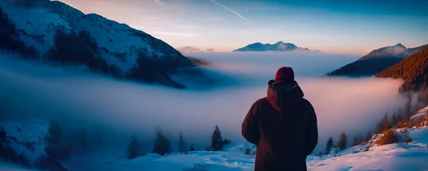Homme Solitaire Sur Silhouette Montagne — Photo