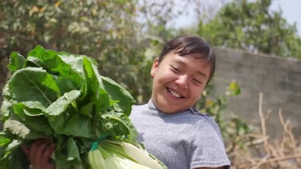 Retrato Una Niña Agricultora Con Pasión — Vídeos de Stock