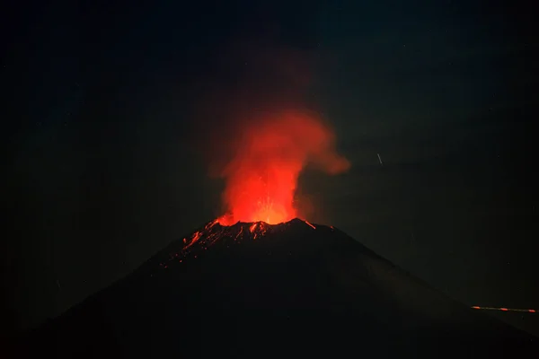 大自然的愤怒 墨西哥普埃布拉州波波卡特波火山的火山口喷发 — 图库照片