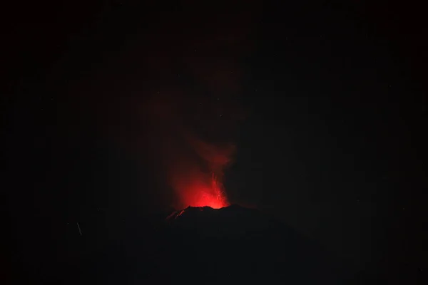 令人印象深刻的展示 来自墨西哥普埃布拉的Popocatepetl Volcano火山口喷发 — 图库照片