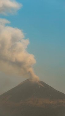 Meksika 'da Puebla yakınlarında Popocatepetl volkanı