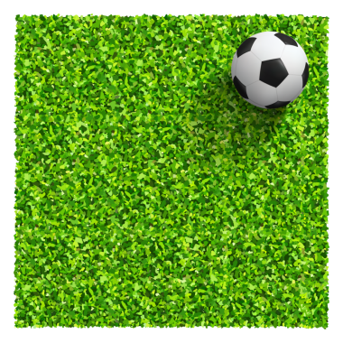 Yeşil çimlerin üzerinde futbol topu. Futbol sahasının arka planındaki yeşil çimlerde futbol topunun en üst görüntüsü.