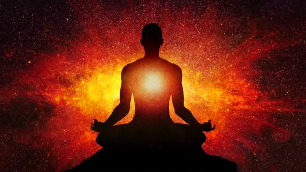 Yoga Yapan Adam Evrenin Önünde Poz Veriyor — Stok video