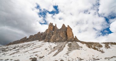 İtalya 'da Dolomitler' de büyük dağlar