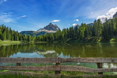 İtalya 'da Dolomitler' de büyük dağlar