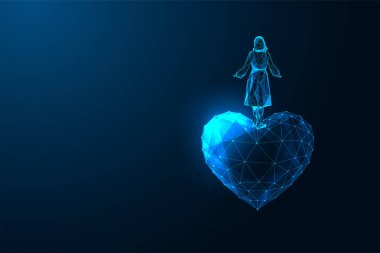 Koyu mavi arka planda parlayan çokgen kalbin üzerinde duran kadın figürü. Sevgi, özgüven, duygular, empati ve kendini yansıtma fütüristik Cpncept. Parlayan düşük polyester soyut vektör çizimi.