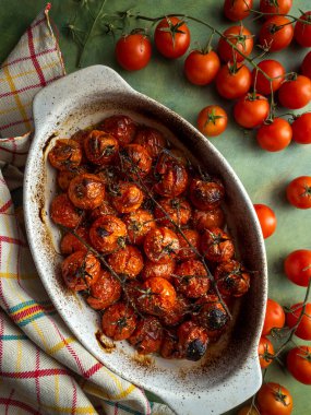 Baking dish of cherry tomatoes cooked in the hoven