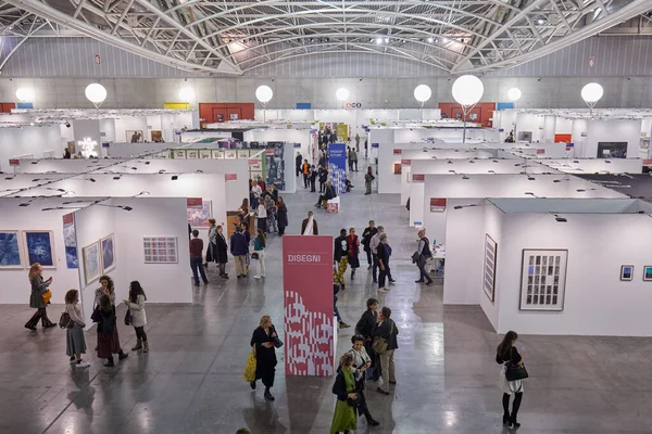 2022年11月3日 意大利 2022年艺术博览会上的人们和艺术收藏家 — 图库照片