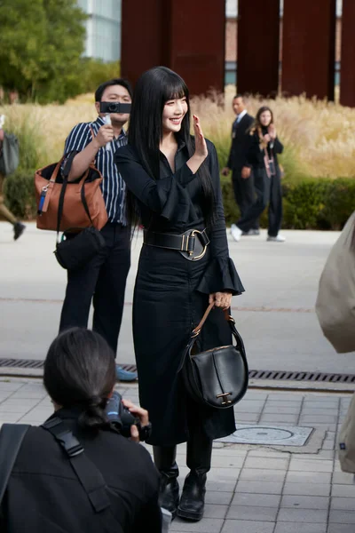 Milan Italy September 2022 Woman Black Dress Black Leather Bag — Stock Photo, Image