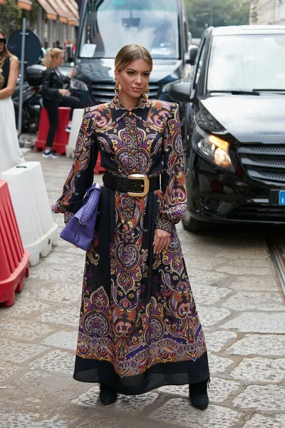 Milan Italy September 2022 Woman Black Paisley Design Dress Luisa — Stok fotoğraf