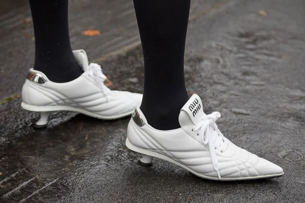 Milan Italy January 2023 Woman White Miu Miu Sneakers Heel — Stock Photo, Image