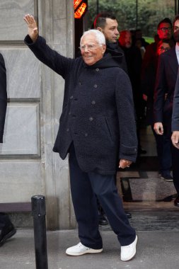 MILAN, İtalya - 16 Ocak 2023 Giorgio Armani defilesinden sonra Giorgio Armani, Milano Moda Haftası