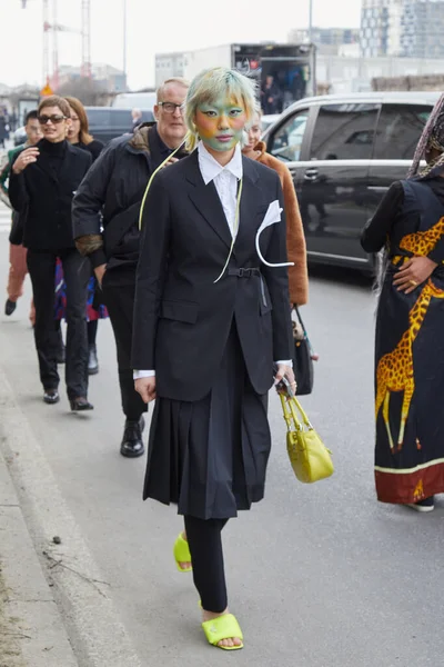 Milan Italië Februari 2023 Vrouw Met Groene Gele Make Zwarte — Stockfoto