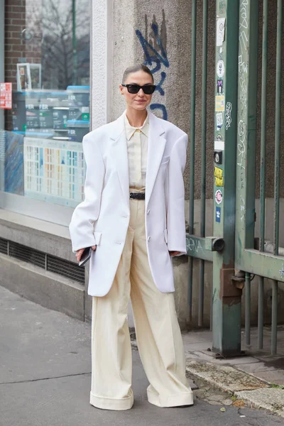 Milão Itália Fevereiro 2023 Sophia Roe Com Jaqueta Branca Calças — Fotografia de Stock