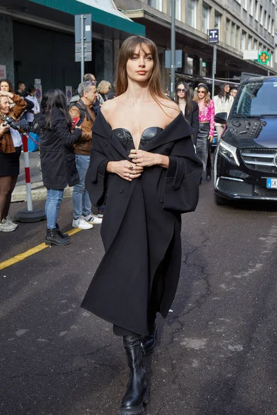 Milan Italy Φεβρουαριου 2023 Μάρα Λαφοντάν Μαύρο Δερμάτινο Φόρεμα Και — Φωτογραφία Αρχείου