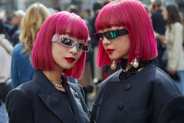 stock image MILAN, ITALY - FEBRUARY 25, 2023: Ami and Aya Suzuki before Dolce and Gabbana fashion show, Milan Fashion Week street style