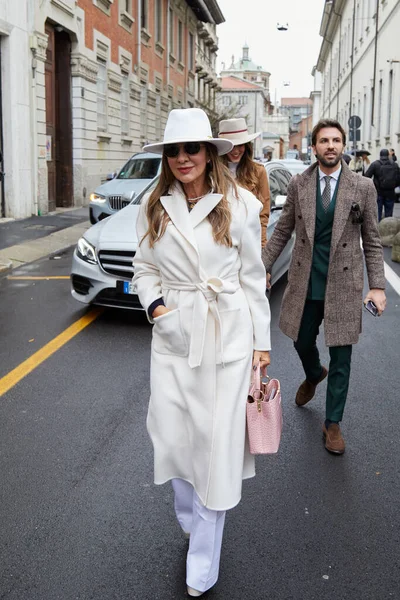 stock image MILAN, ITALY - FEBRUARY 26, 2023: Woman with white coat and hat before Luisa Spagnoli fashion show, Milan Fashion Week street style