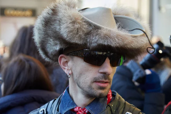 Milan Italien Januari 2024 Man Med Cowboyhatt Med Päls Och — Stockfoto