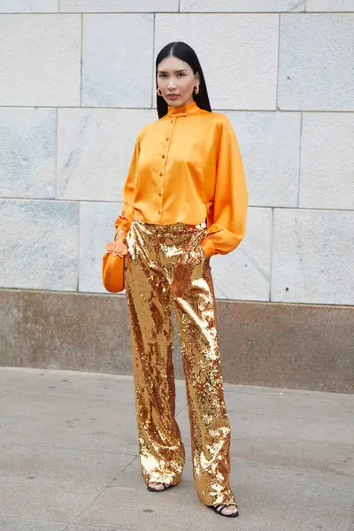 Milan Italy February 2024 Guest Golden Sequin Trousers Orange Silk — Stock Photo, Image