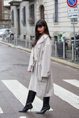 MILAN, İtalya - 23 Şubat 2024: Lorenzo Serafini 'nin Felsefe Öncesi Moda Şovu, Milan Moda Haftası