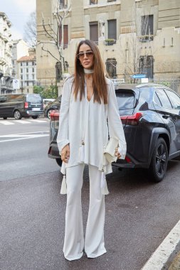 MILAN, İtalya - 25 Şubat 2024: Luisa Spagnoli defilesinden önce Tamara Kaliniç, Milan Moda Haftası