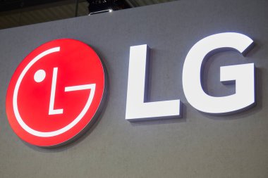 MILAN, ITALY - 16 Nisan 2024: Milan Tasarım Haftası boyunca Salone del Mobile 'de LG işareti