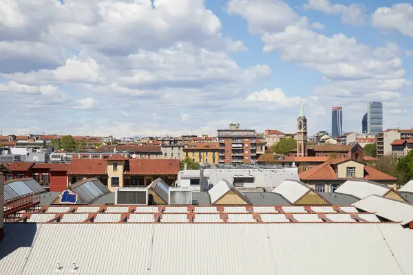 Milan Italië April 2024 Milaan Een Zonnige Dag Met Wolkenkrabbers Stockfoto