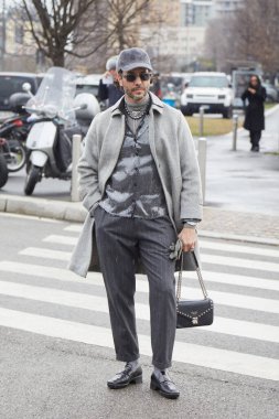 MİLAN, İTALYA 19 Ocak 2025: Prada defilesinden önce Ulysses de Melo, Milan Moda Haftası tarzı