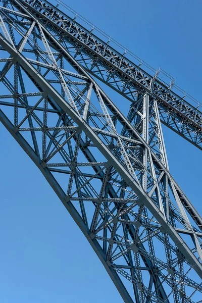 stock image Close-up detail of the iron structure of Ponte de Dom Luis I, iconic double-deck metal arch bridge spanning over Douro River and connecting Ribeira and Vila Nova de Gaia neighborhoods, Porto, Portugal