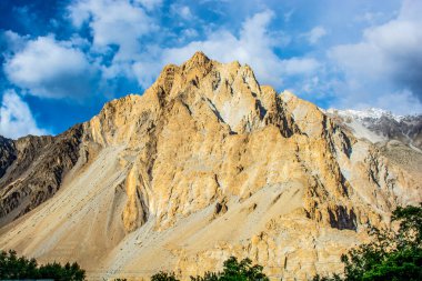Karakoram Dağları 'ndaki Hunza Vadisi' nin altın tepesi.