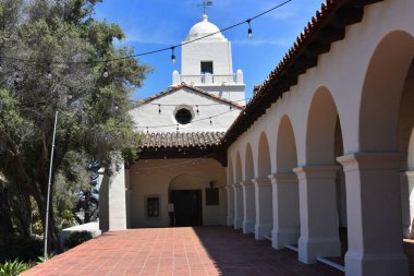 San Diego, California 'daki Presidio binasına bakın.