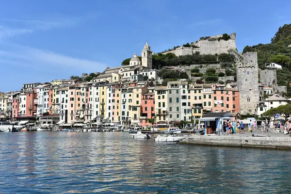 Akdeniz kıyısının kayalık kıyıları Liguria, Portovenere