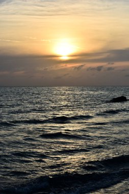 Akdeniz 'de gün batımını seyredin.