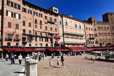 Özellikle Pisa 'daki Campo Meydanı' nın.