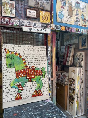 Defensa Caddesi 'ndeki San Telmo Mercado de Pulgas (Bit Pazarı) manzarası. Buenos Aires Icon, Arjantin.