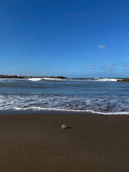 Mar del Plata şehrinin sahil şeridi sahilin önünde. Mar del Plata, Buenos Aires, Arjantin