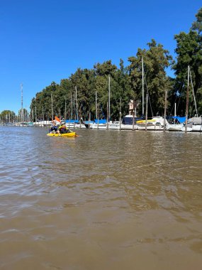 Rio de la Plata nehrinde kayak (River Plate), Tigre, Arjantin