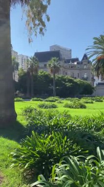 Buenos Aires, Arjantin 'de güzel mimarisi olan bir bina. Eklektik stil mimarisi ve hareketli şehir hayatıyla tanınır..