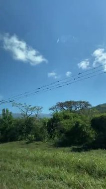 Salta Eyaleti, Arjantin 'deki kaya oluşumlarının görüntüsü. Doğal manzara, çöl, kurak yollar..