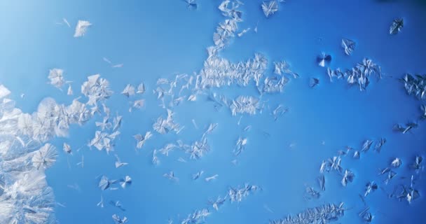 冬季窗玻璃上结冰或结冰模式缓慢形成的霜冻时间差 冬季背景 — 图库视频影像