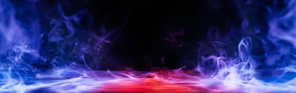 Драматический Дым Туман Контрастных Ярко Красных Синих Фиолетовых Цветов Яркий — стоковое фото