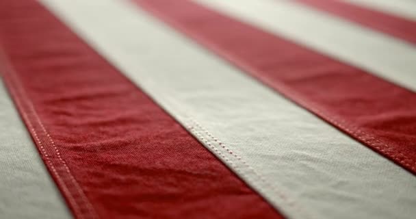 アメリカ国旗の上にパンニング 記念の日 退役軍人の日 7月4日 またはその他の愛国的なアメリカの休日の背景 — ストック動画