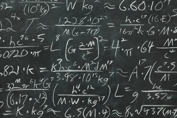Mathematische Gleichungen Und Formeln Kreide Geschrieben Auf Unordentlichem Tafel Oder — Stockfoto