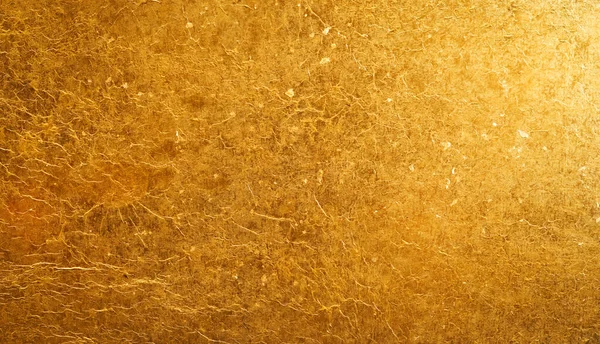 ざらざらした質感の金紙で作られた光沢のある金の背景 — ストック写真