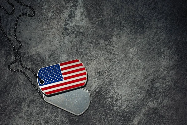 Amerikai Dögcédulák Háttéren Amerikai Zászlóval Emléknapra Veterán Napra Vagy Más — Stock Fotó