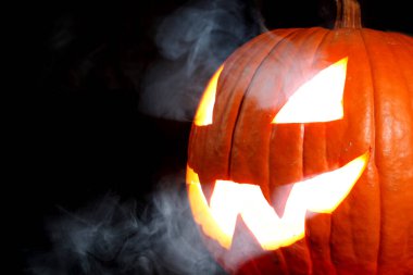 Balkabağı feneri dumanla parlıyor