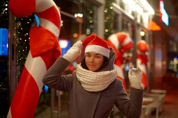Celebración Calle Mas Mujer Caminando Comprando Antes Navidad Calle Chica — Foto de Stock