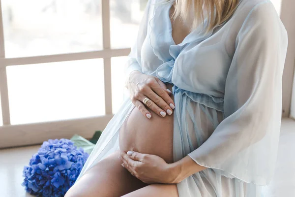 Pregnant Woman Sitting Window Attractive Pregnant Woman Blue Dress Motherhood Photos De Stock Libres De Droits