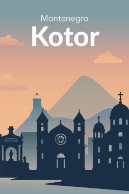 Kotors 'un nefes kesici bir silueti huzurlu ve huzurlu bir arka plana kurulmuş tarihi binalar.