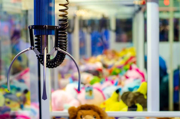 Ein Klauenkran Spielmaschine Mit Spielzeug — Stockfoto